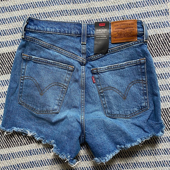 NWT High Rise Levi’s - Picture 1 of 4